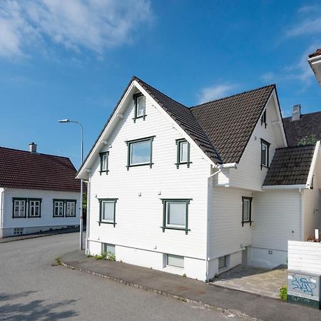 Practical Basement Apt With All Home Comforts Close To City Centre スタヴァンゲル エクステリア 写真