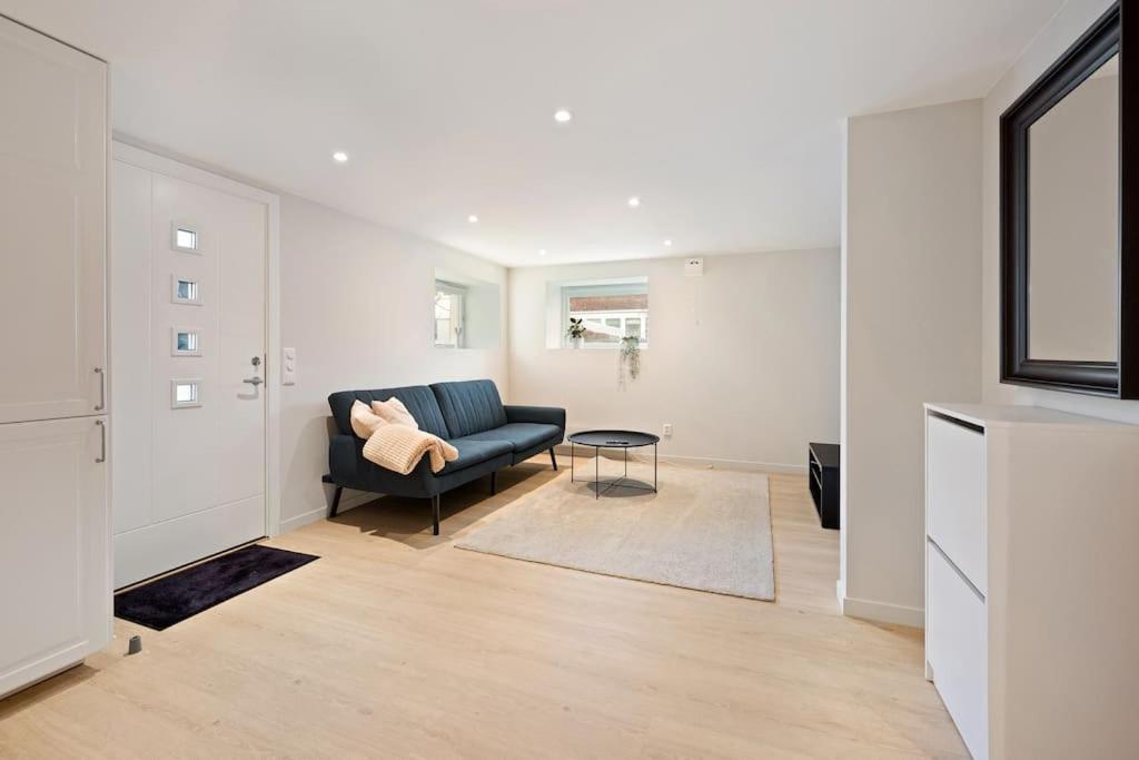 Practical Basement Apt With All Home Comforts Close To City Centre スタヴァンゲル エクステリア 写真