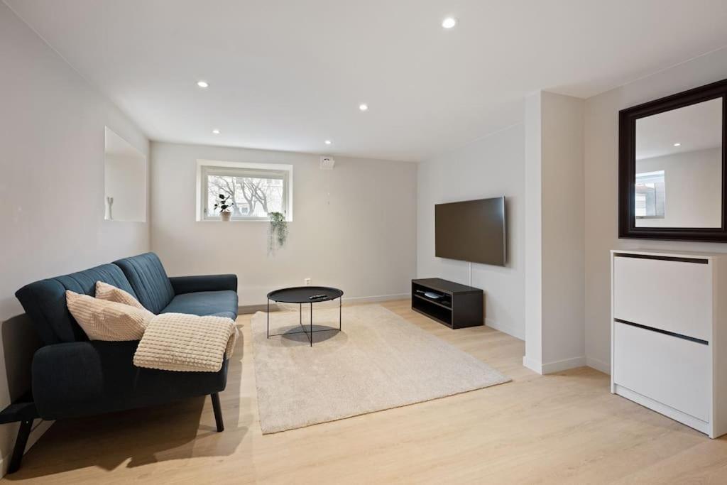 Practical Basement Apt With All Home Comforts Close To City Centre スタヴァンゲル エクステリア 写真