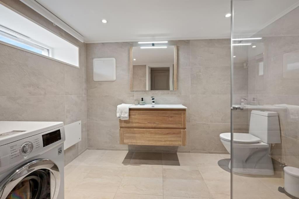 Practical Basement Apt With All Home Comforts Close To City Centre スタヴァンゲル エクステリア 写真