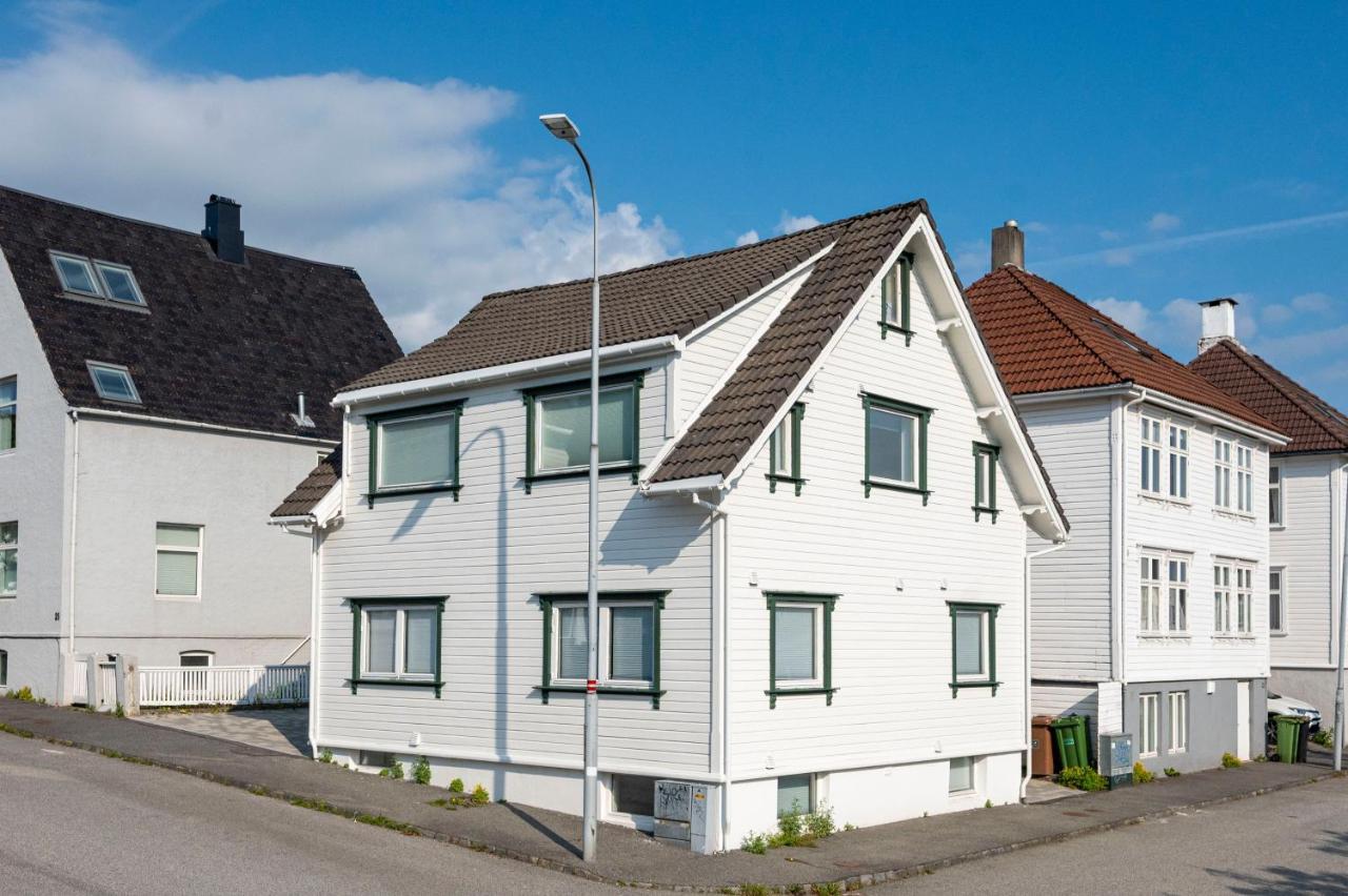 Practical Basement Apt With All Home Comforts Close To City Centre スタヴァンゲル エクステリア 写真